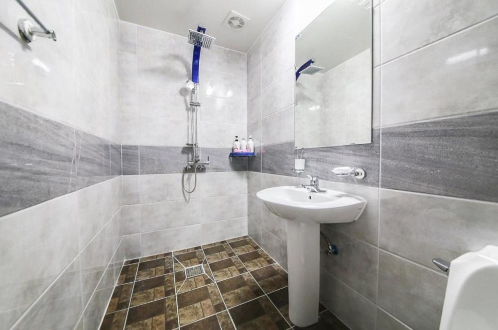 Iris Hotel Seosan Extérieur photo