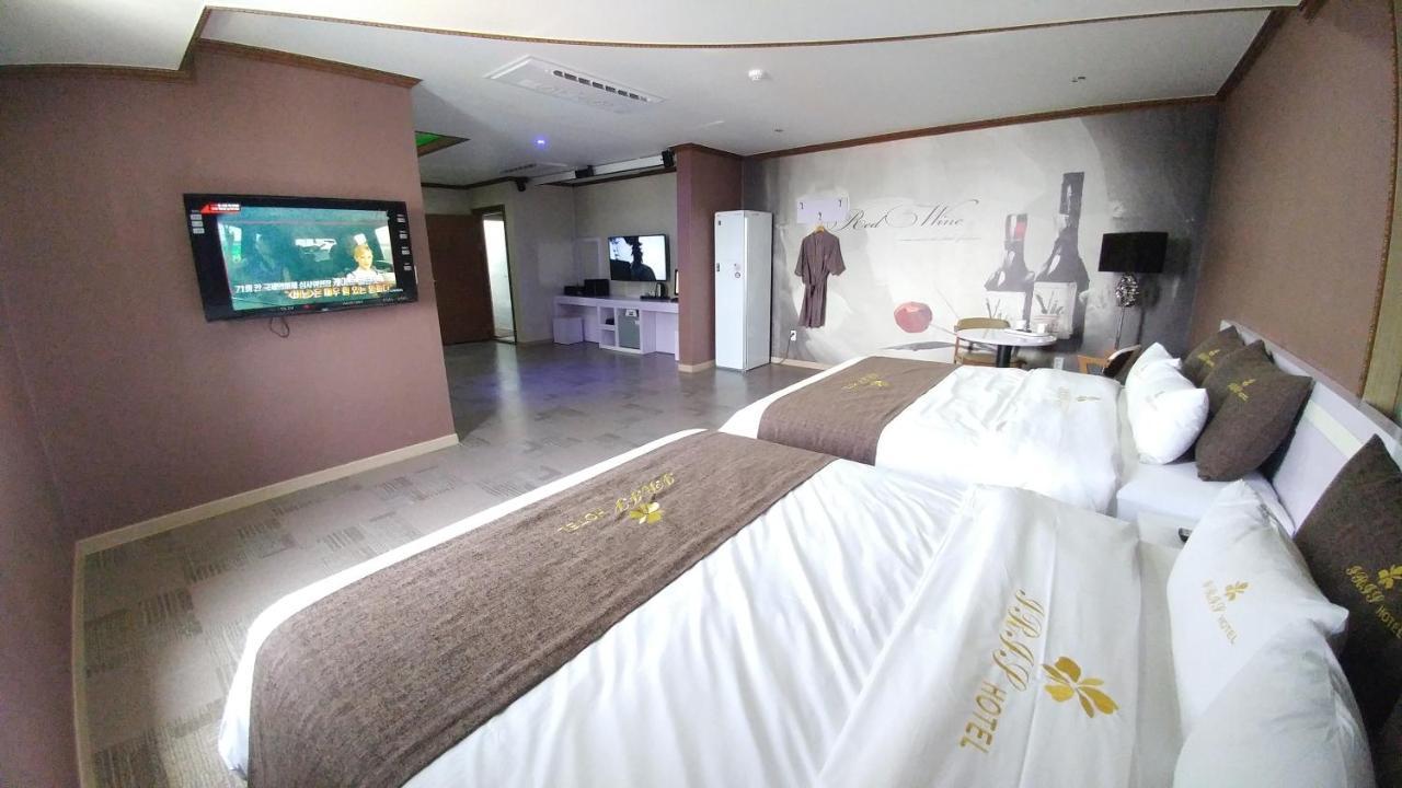 Iris Hotel Seosan Extérieur photo