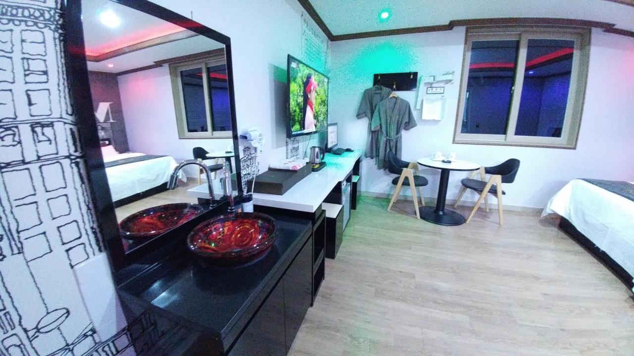 Iris Hotel Seosan Extérieur photo