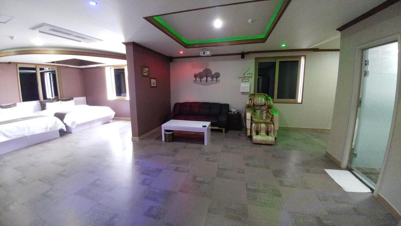 Iris Hotel Seosan Extérieur photo